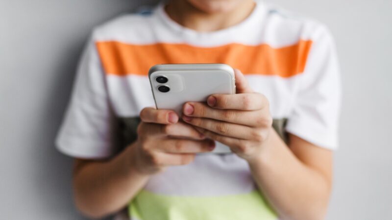 Celular sem capinha: 3 h&aacute;bitos para proteger seu aparelho