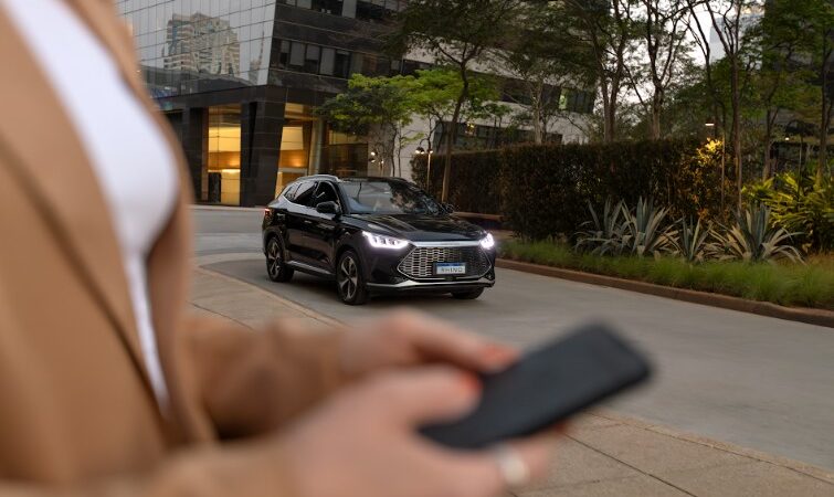 Rhino: andamos no app de carros blindados; pre&ccedil;os e como ser motorista