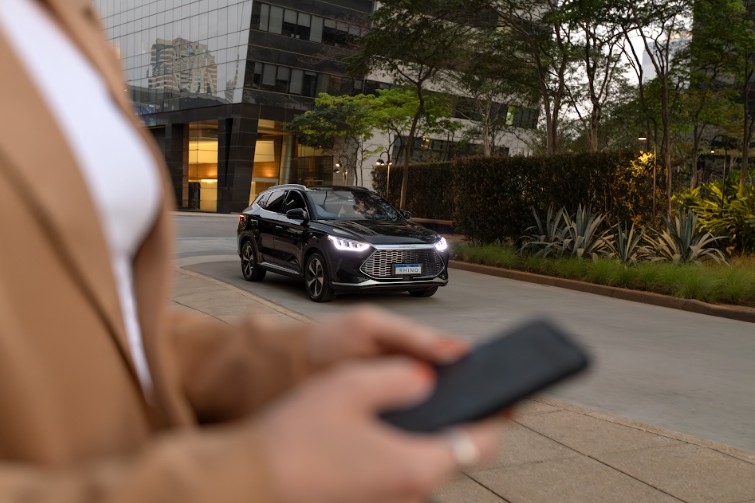 Rhino: andamos no app de carros blindados; pre&ccedil;os e como ser motorista