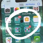 Bolinha preta na tela do celular? Veja o que pode ser e como resolver