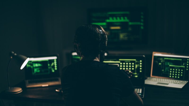 Dados da sua identidade podem estar &agrave; venda na dark web; saiba se proteger