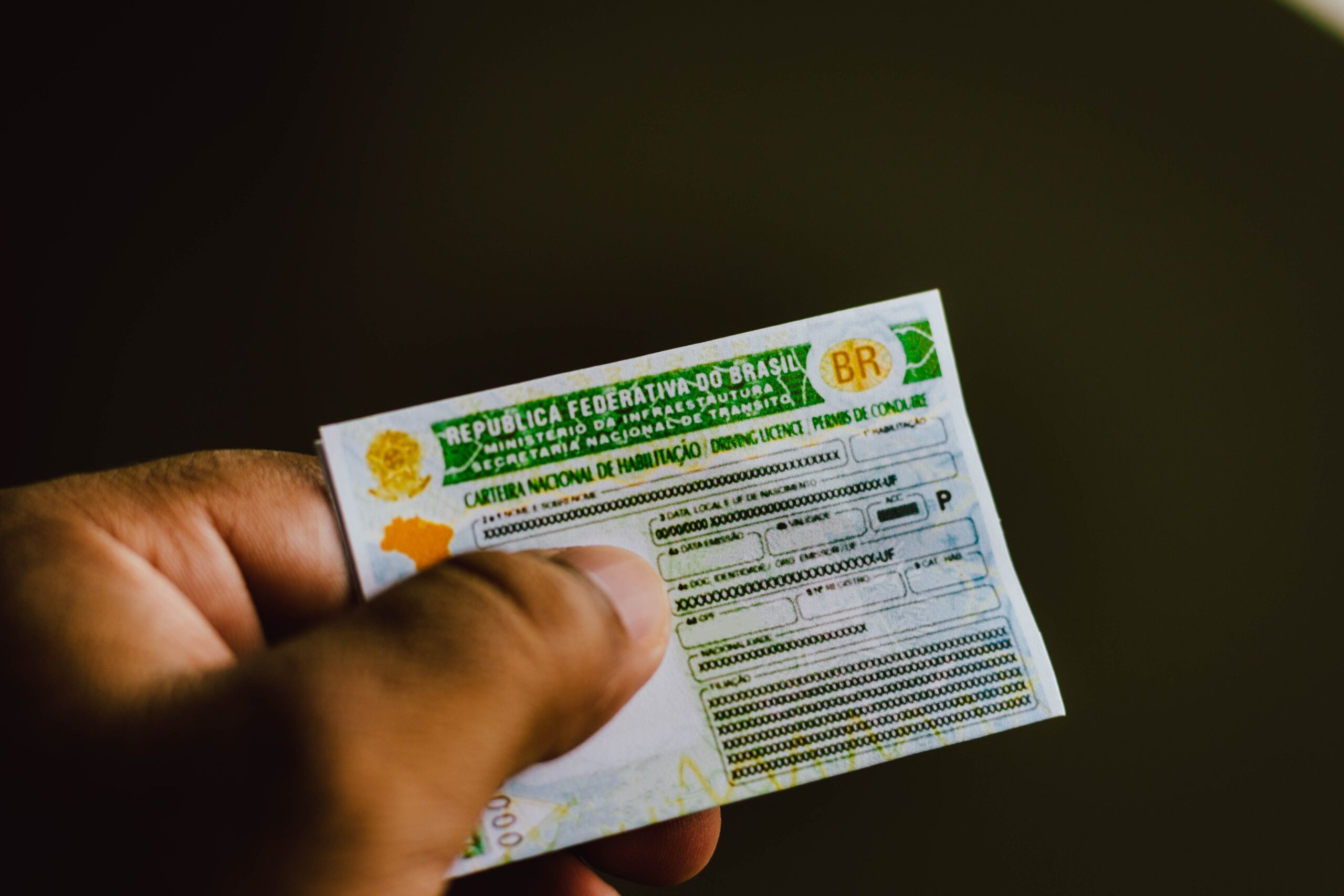 CNH gratuita: como conseguir e quem tem direito? Entenda como funciona