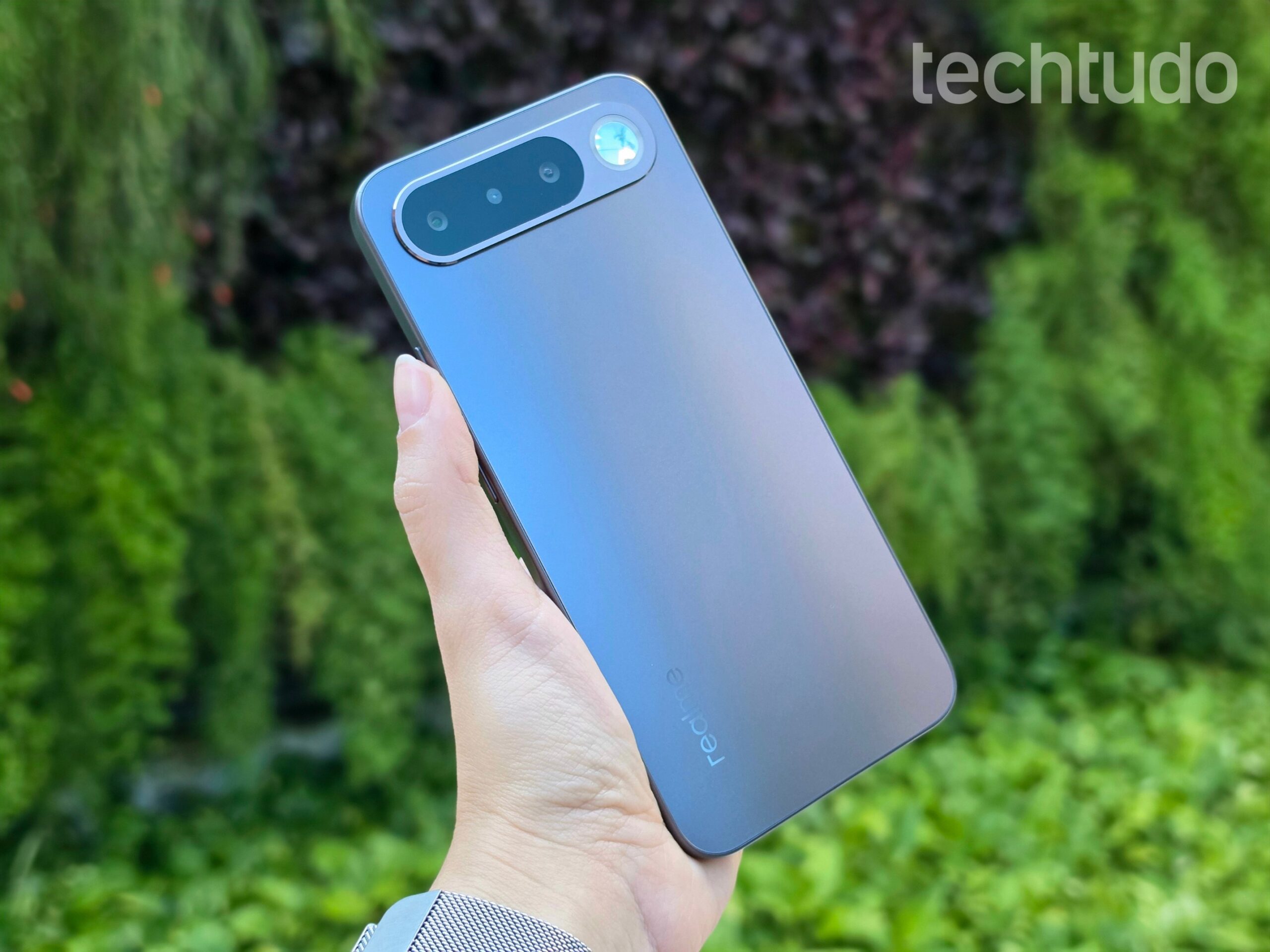 realme 16 chega ao Brasil com bateria gigante e espelho!