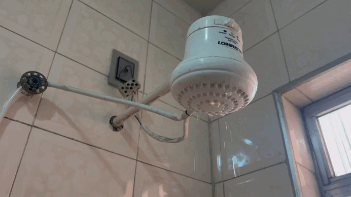 Seu chuveiro n&atilde;o para de pingar? V&iacute;deo viral mostra solu&ccedil;&atilde;o; veja