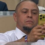 iPhone de ouro de Roberto Carlos viraliza em jogo do Brasil