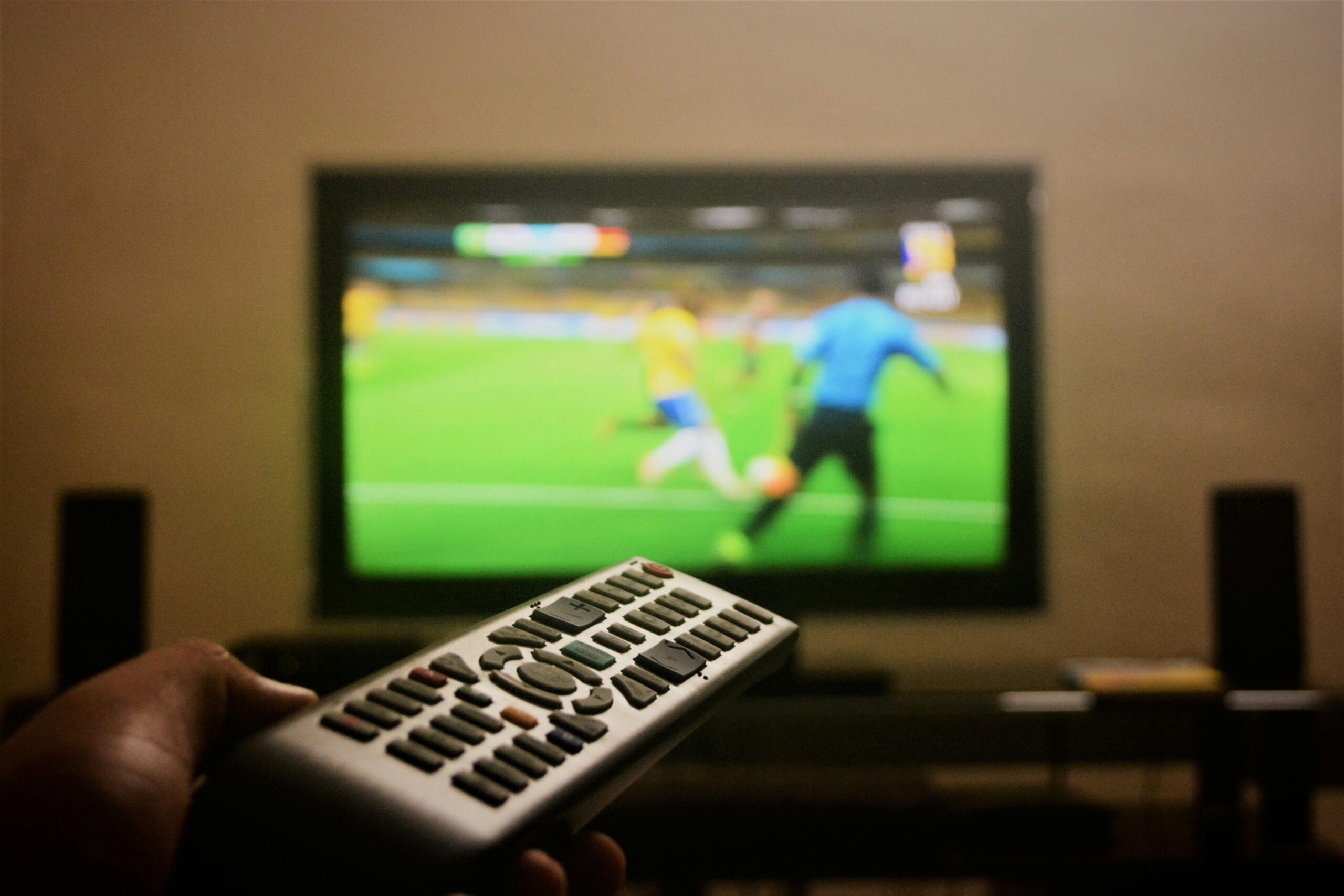 Clima de est&aacute;dio em casa? Saiba turbinar som da TV para a Copa do Mundo