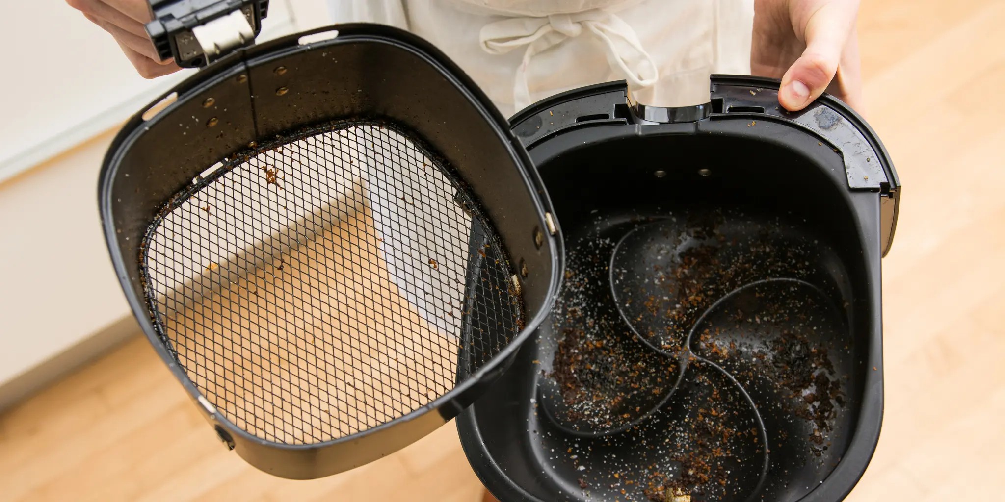 O que acontece se voc&ecirc; usar a air fryer suja? Especialistas explicam riscos
