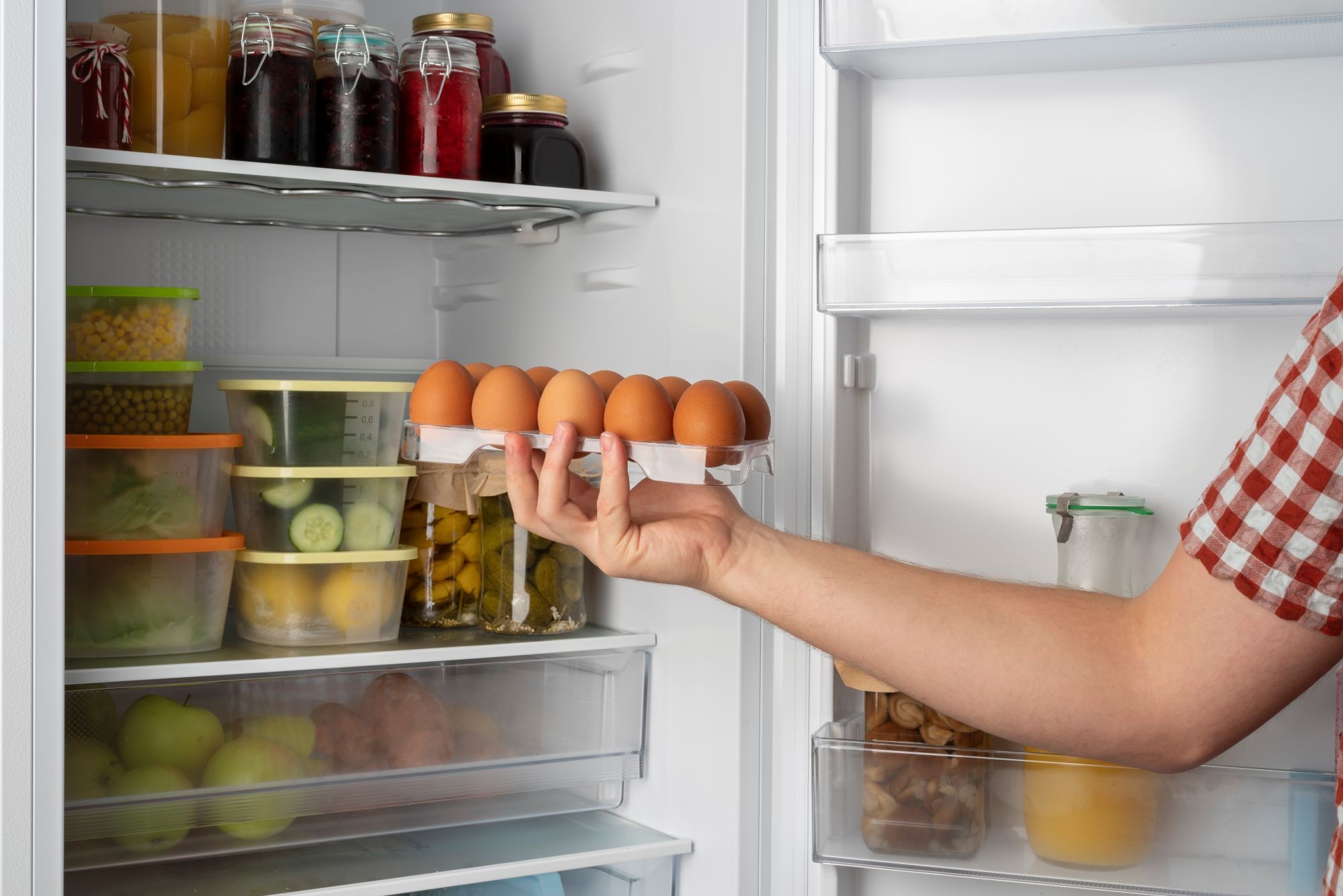 Geladeira n&atilde;o gela a parte de baixo? Veja as principais causas e como resolver
