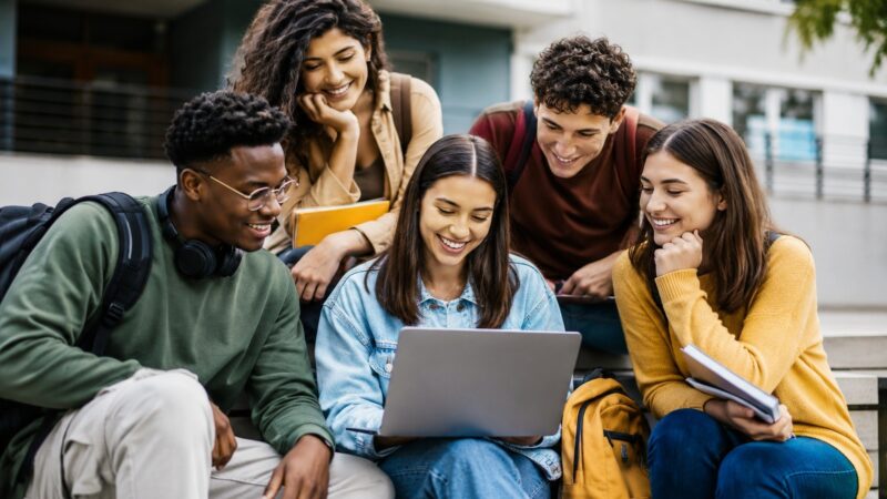 Al&eacute;m da meia-entrada: veja 10 benef&iacute;cios para estudantes