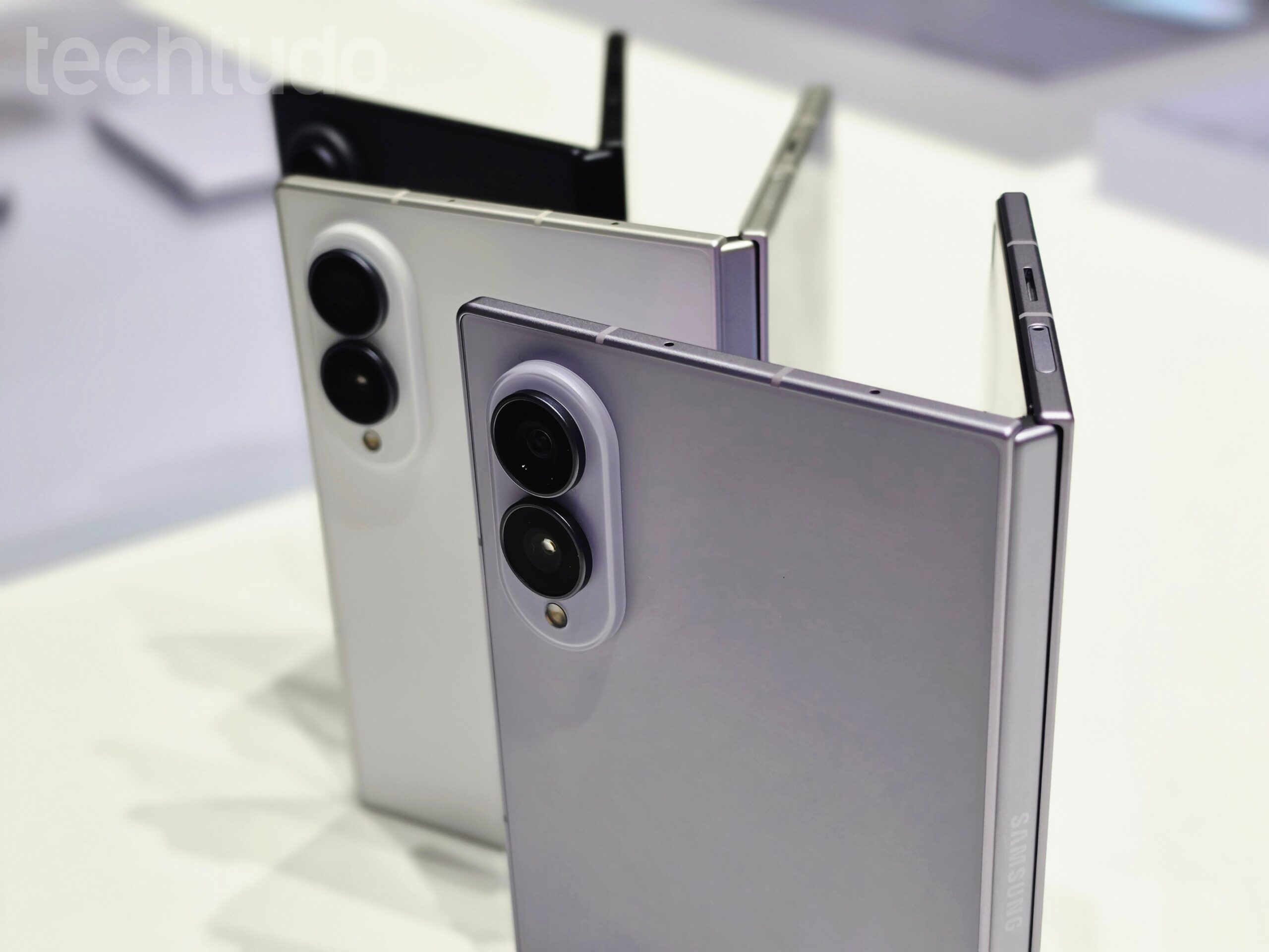 Galaxy Z Fold 8 estreia com novo formato e tela de tablet