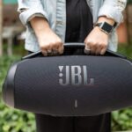 A JBL Boombox 3 é uma das opções da lista — Foto: Mariana Saguias/TechTudo