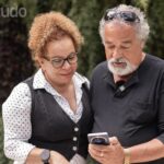 N&atilde;o &eacute; s&oacute; a Gen Z: idosos tamb&eacute;m passam horas no celular; veja impactos