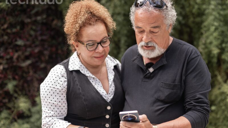 N&atilde;o &eacute; s&oacute; a Gen Z: idosos tamb&eacute;m passam horas no celular; veja impactos