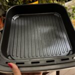 A cesta da sua air fryer pode te deixar doente? Especialista explica