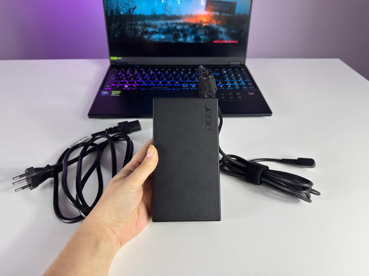 Pode usar o carregador de um notebook em outro? Saiba quando &eacute; seguro