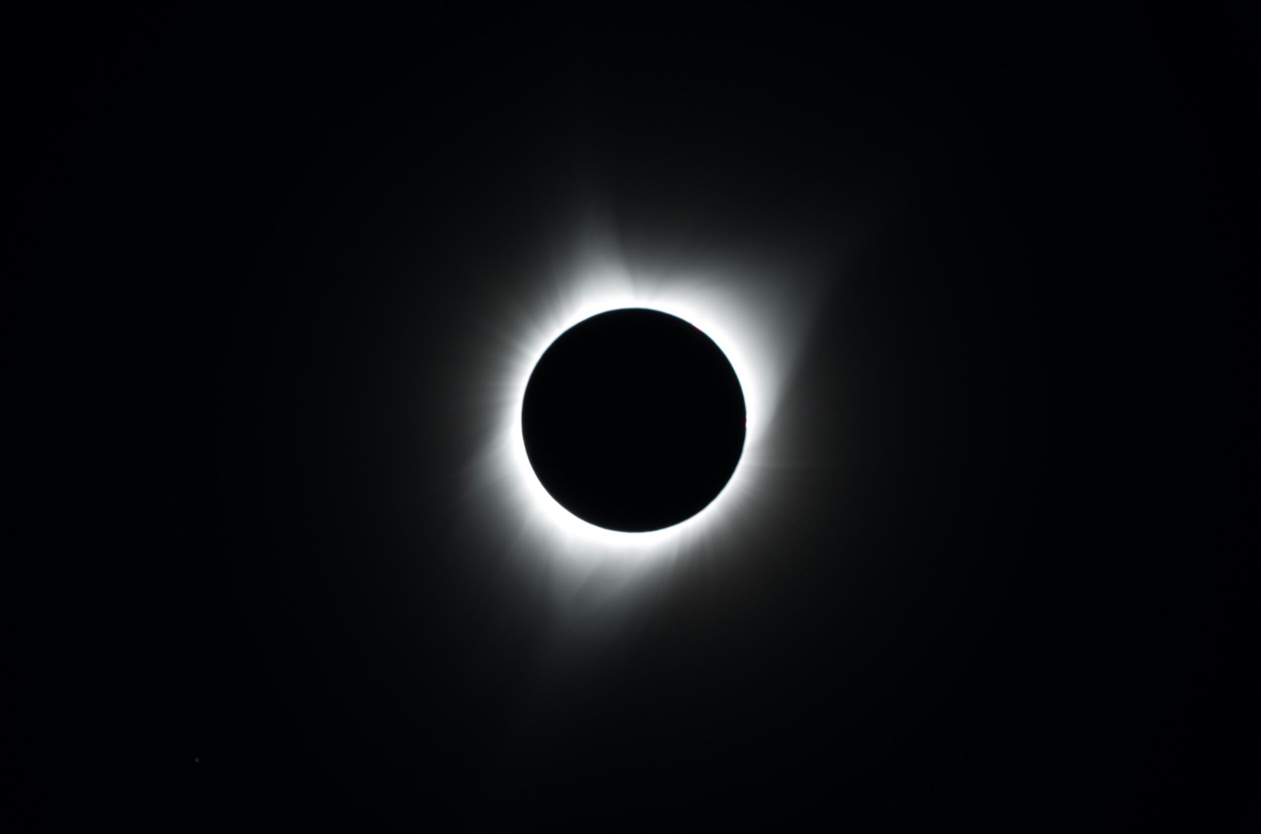 Eclipse solar total hoje (12): veja como ver ao vivo da NASA e ESA