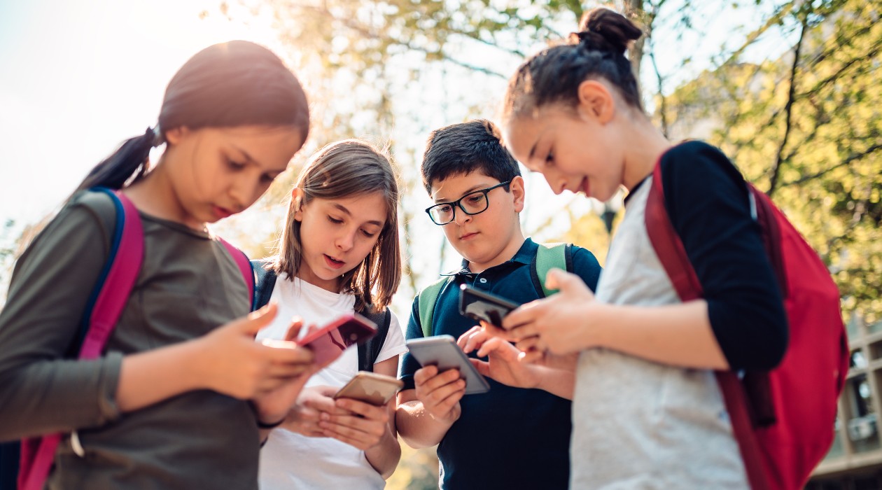 ECA Digital 2026: 7 regras que as redes ter&atilde;o de seguir para proteger menores