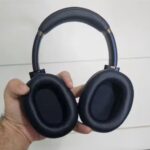 A bateria do JBL Tour One M3 parece que não vai acabar nunca — Foto: Lucas Loyo/TechTudo