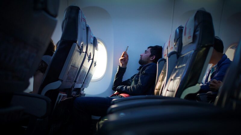 Wi-fi a bordo: de onde vem a internet que voc&ecirc; usa no avi&atilde;o?