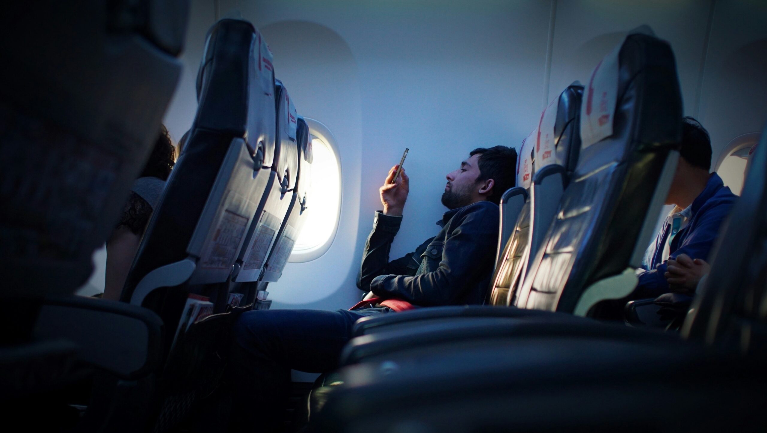 Wi-fi a bordo: de onde vem a internet que voc&ecirc; usa no avi&atilde;o?