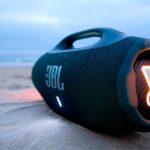 JBL Boombox 4 fecha a lista de eletrônicos em oferta para o 8.8, com até 105 W RMS, proteção IP68 e bateria substituível — Foto: Divulgação/JBL