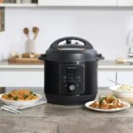 Panela de pressão elétrica pode ser um bom mimo para o seu papai — Foto: Reprodução/Instant Pot