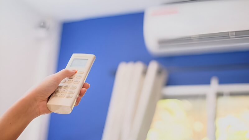 Fun&ccedil;&atilde;o escondida no ar-condicionado reduz a conta de luz; veja como usar