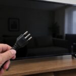 6 erros com a TV que podem queimar o eletr&ocirc;nico
