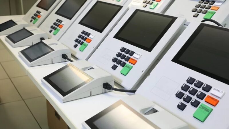 Urna eletr&ocirc;nica: veja evolu&ccedil;&atilde;o dos modelos desde 1996
