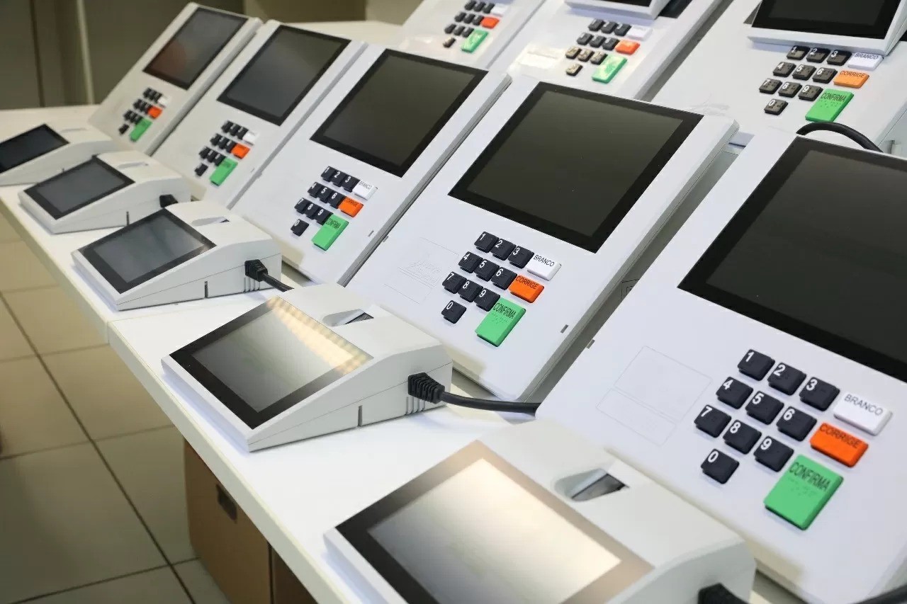 Urna eletr&ocirc;nica: veja evolu&ccedil;&atilde;o dos modelos desde 1996